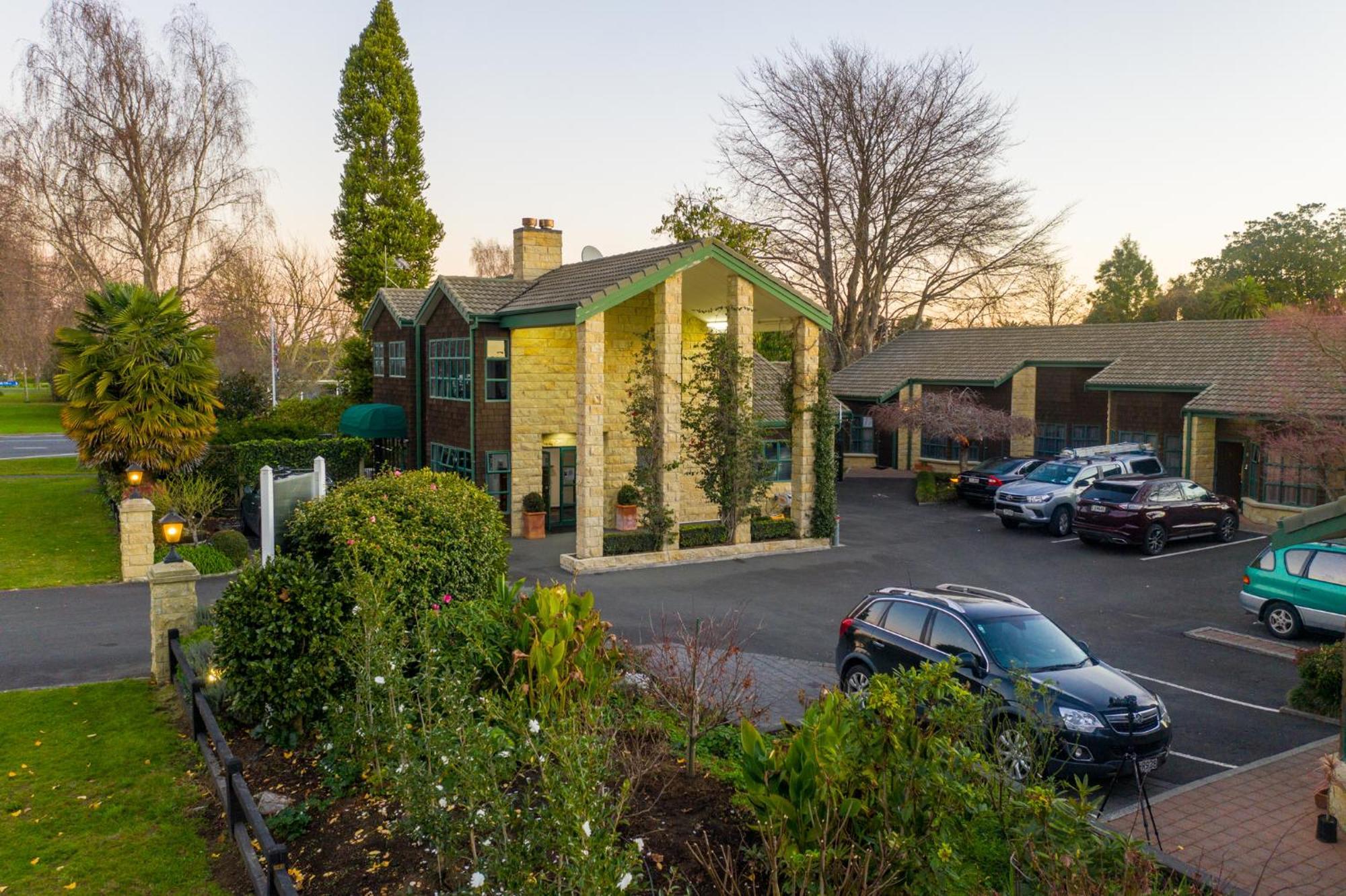 Cambridge Mews Motel Exterior photo