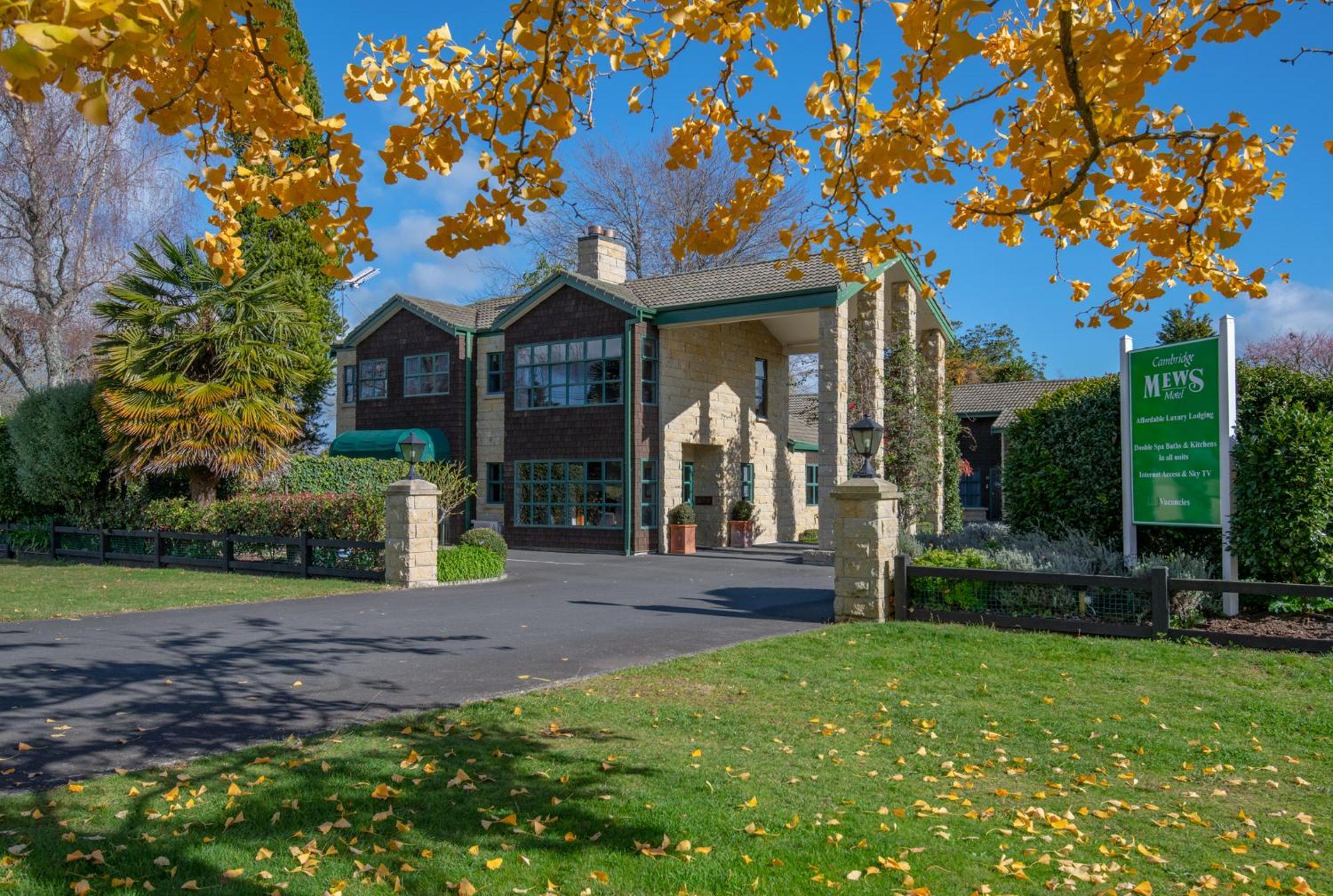 Cambridge Mews Motel Exterior photo