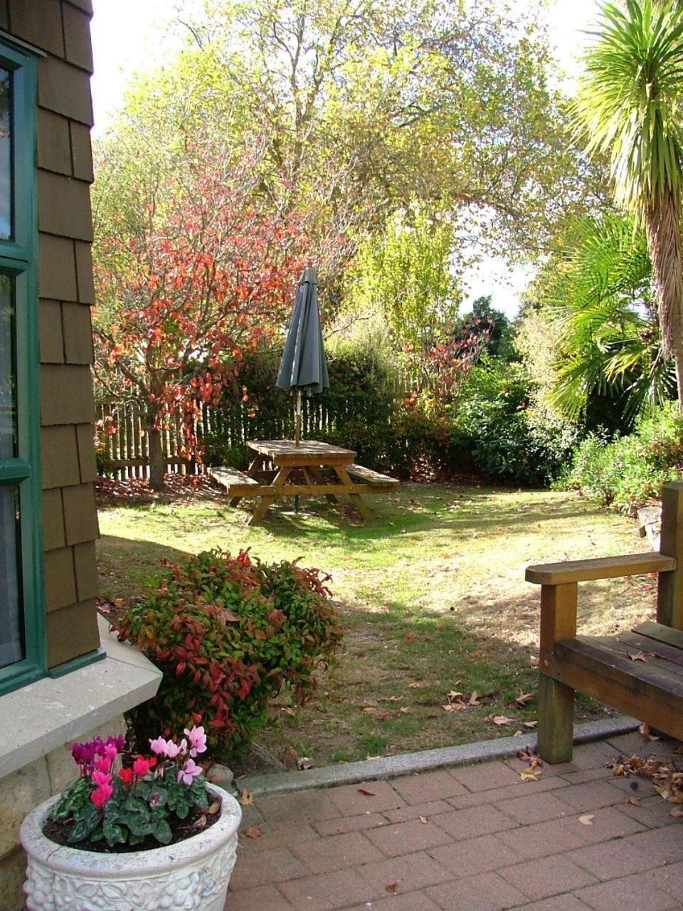Cambridge Mews Motel Exterior photo