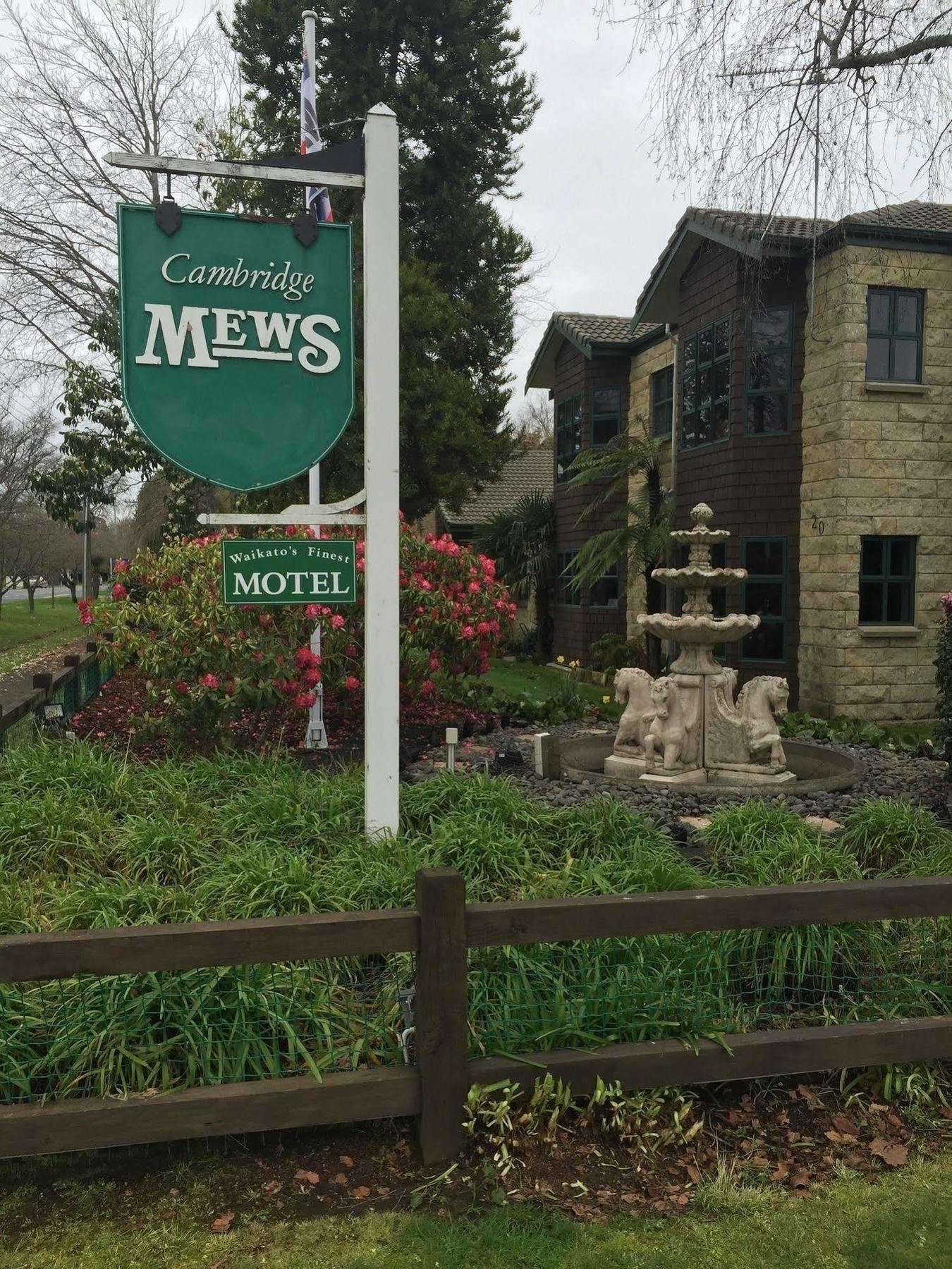 Cambridge Mews Motel Exterior photo