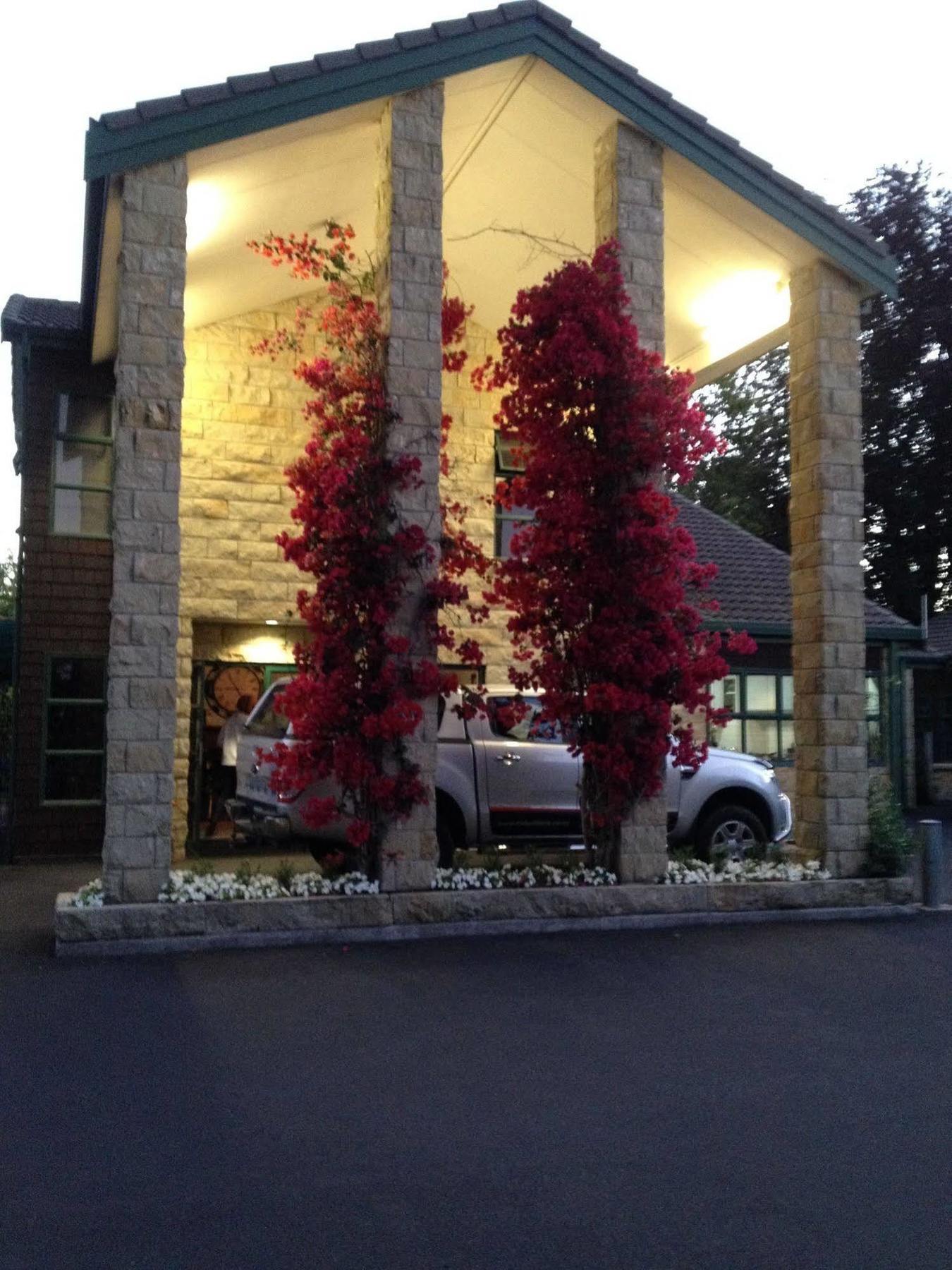 Cambridge Mews Motel Exterior photo