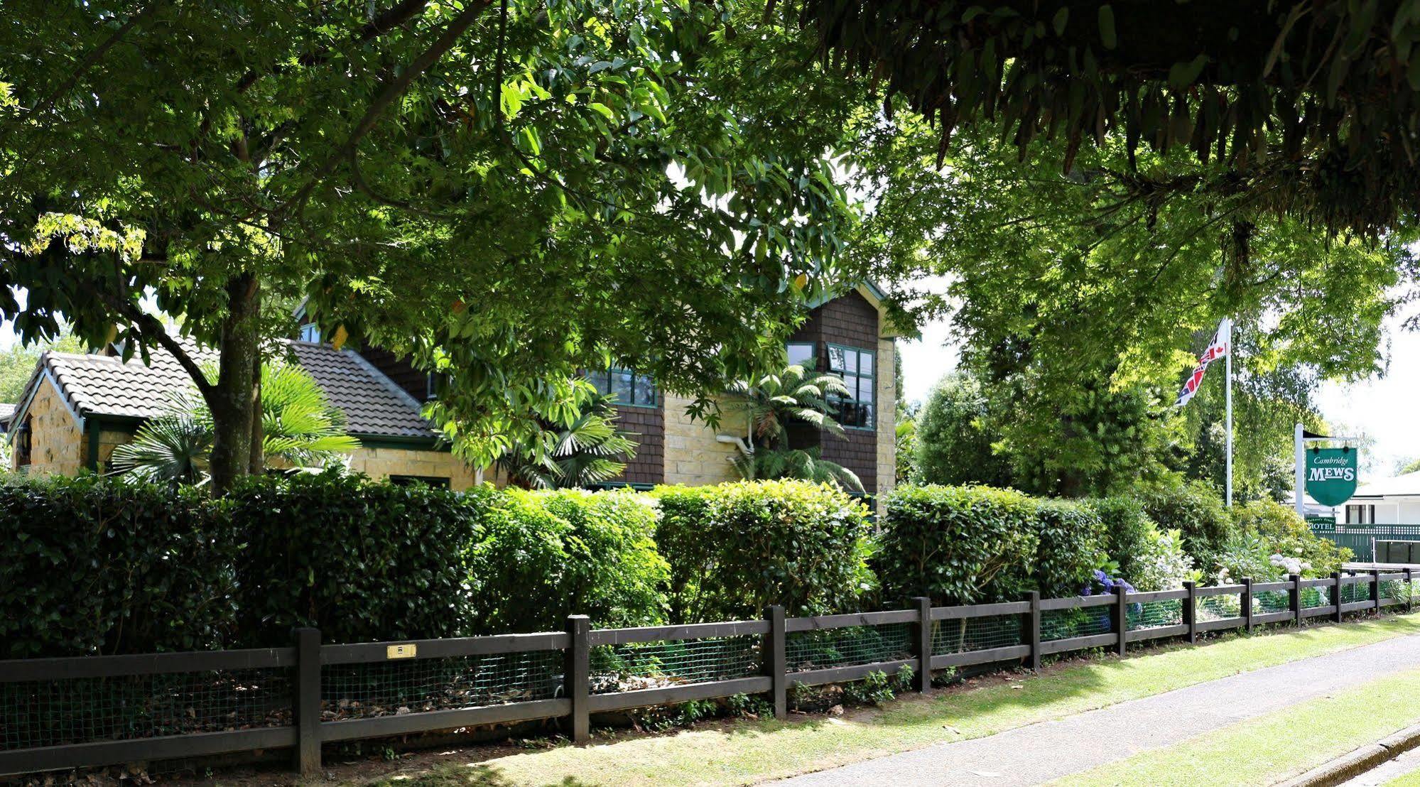 Cambridge Mews Motel Exterior photo